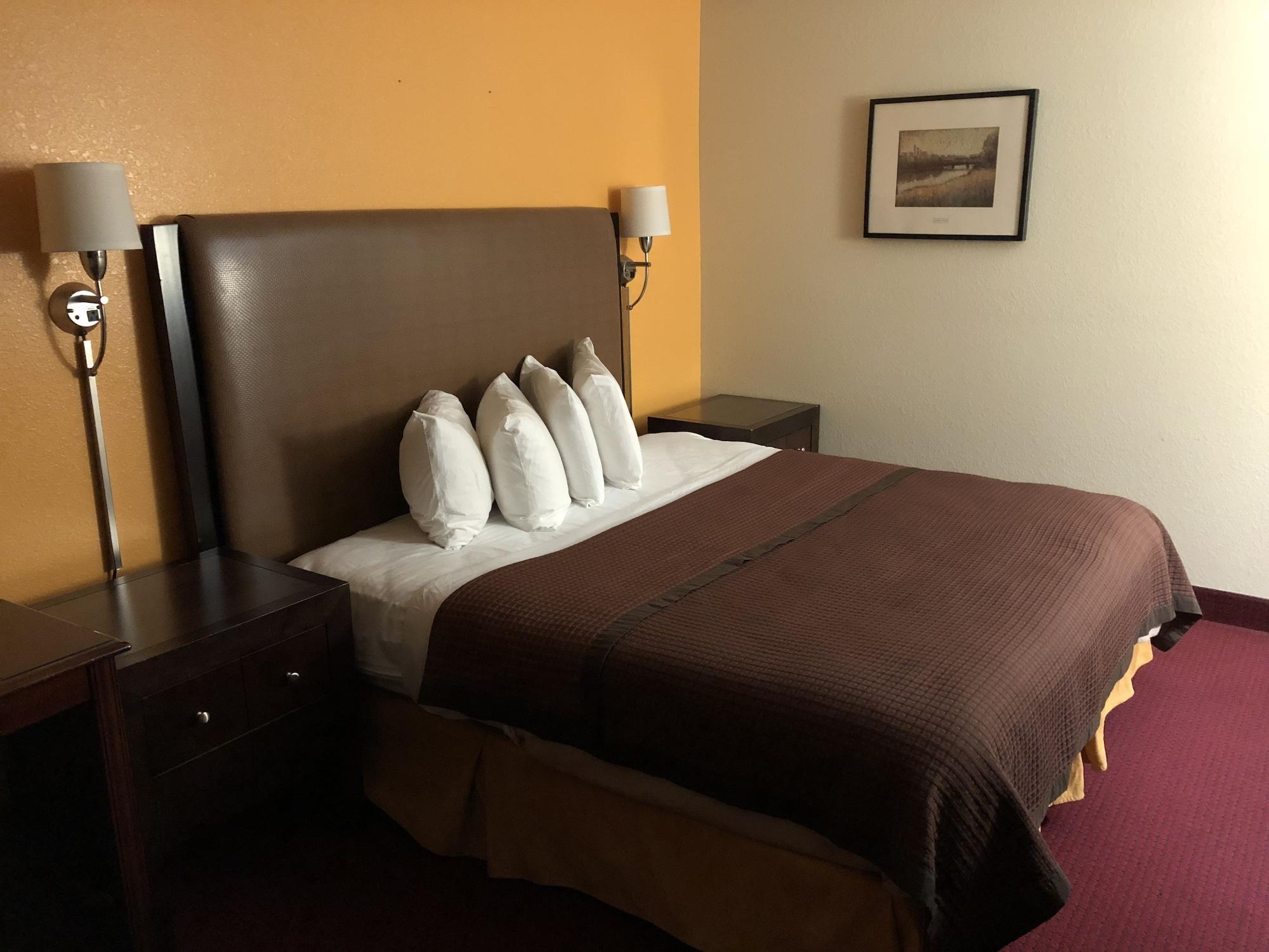 Magnuson Hotel Fort Wayne North - Coliseum Екстериор снимка