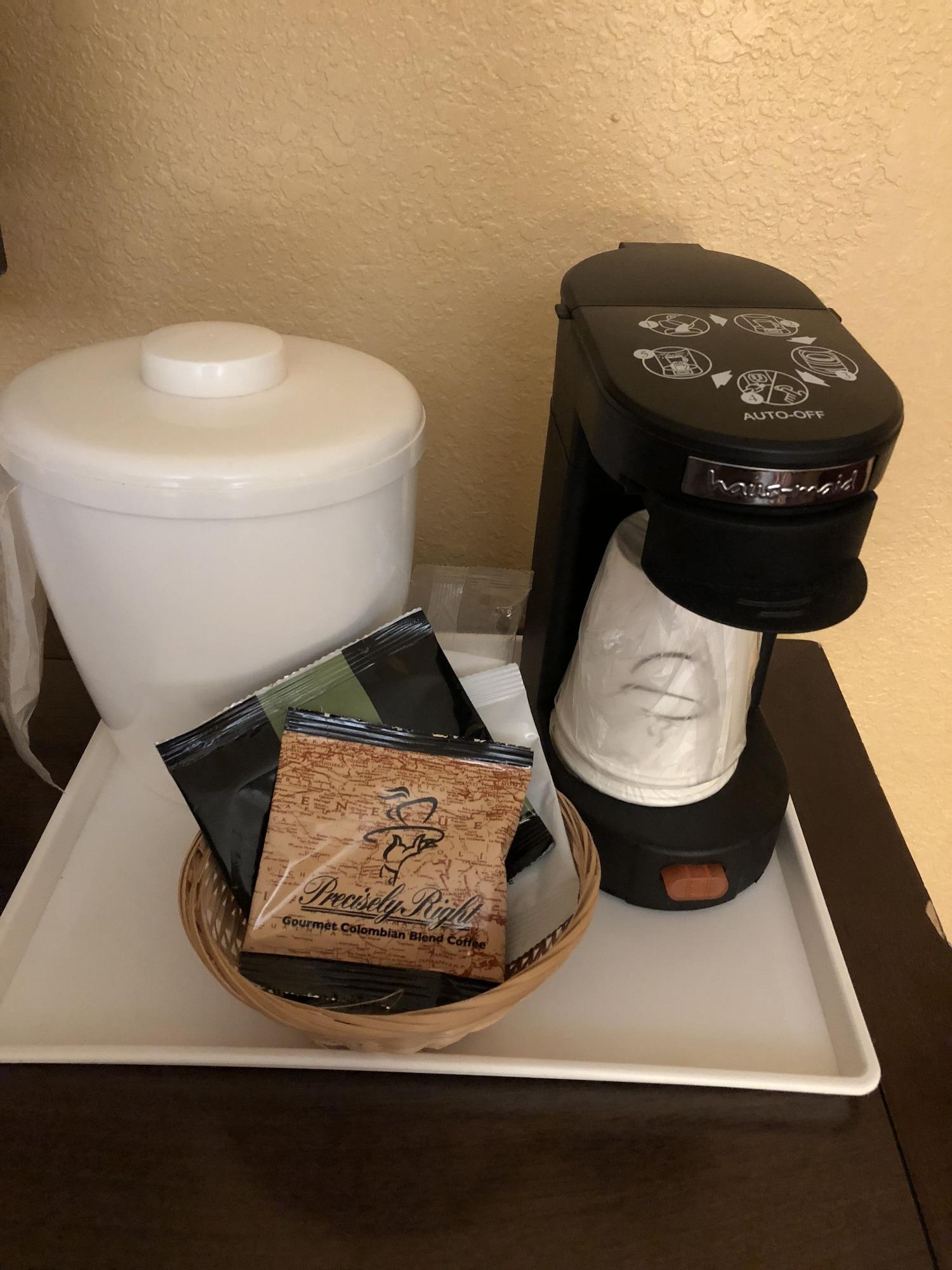 Magnuson Hotel Fort Wayne North - Coliseum Екстериор снимка