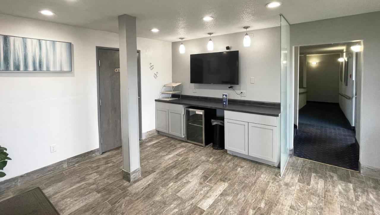 Magnuson Hotel Fort Wayne North - Coliseum Екстериор снимка