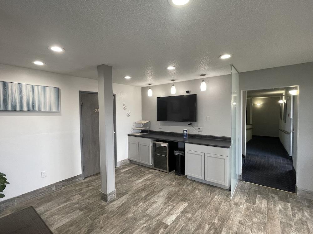 Magnuson Hotel Fort Wayne North - Coliseum Екстериор снимка