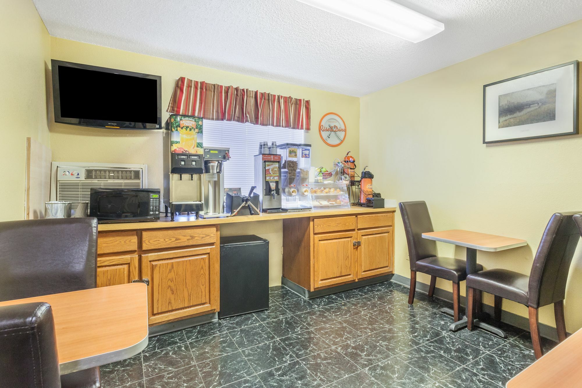 Magnuson Hotel Fort Wayne North - Coliseum Екстериор снимка
