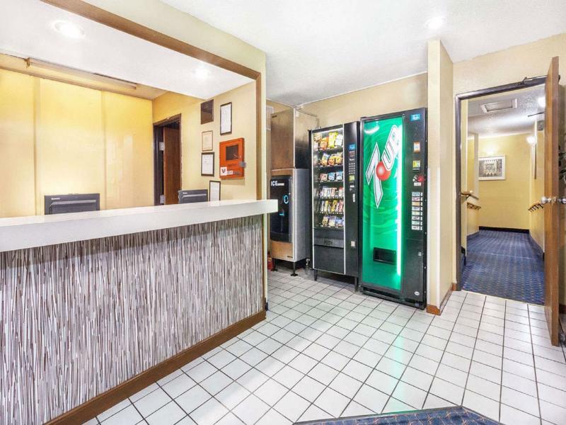 Magnuson Hotel Fort Wayne North - Coliseum Екстериор снимка