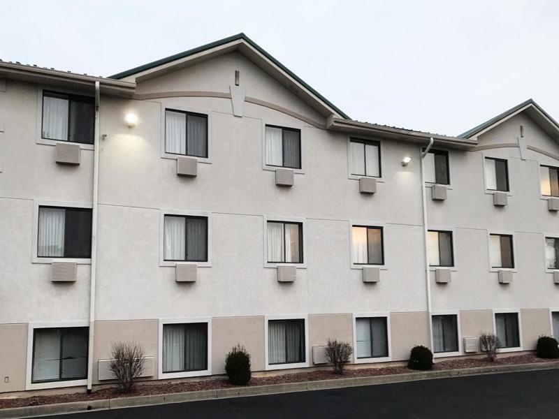 Magnuson Hotel Fort Wayne North - Coliseum Екстериор снимка